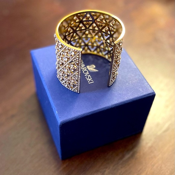 Swarovski DAZZLING CRYSTAL GOLD PLATED CUFF BRACELET - Picture 4 of 6